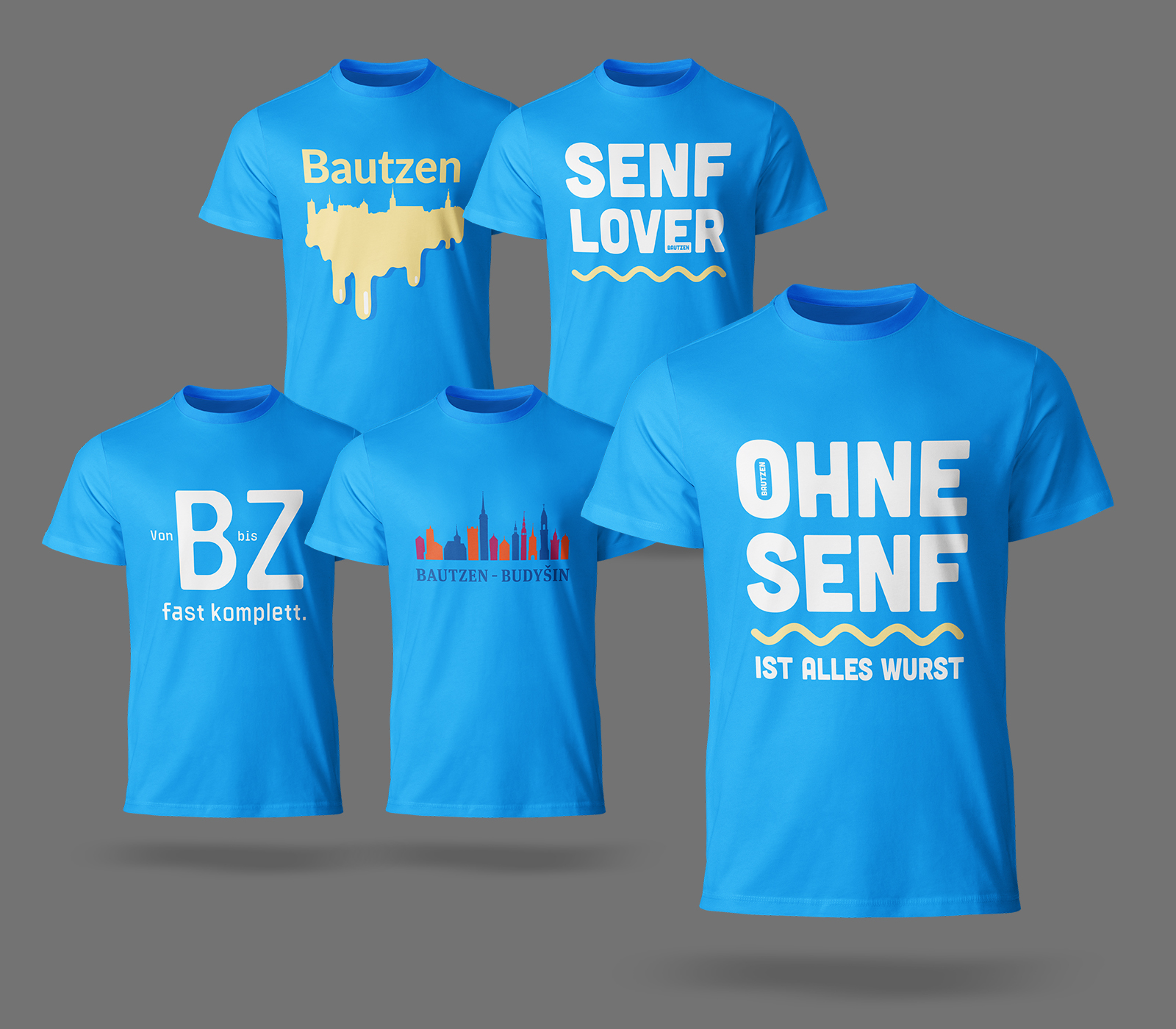 blaue T-Shirts mit unterschiedlichem Aufdruck