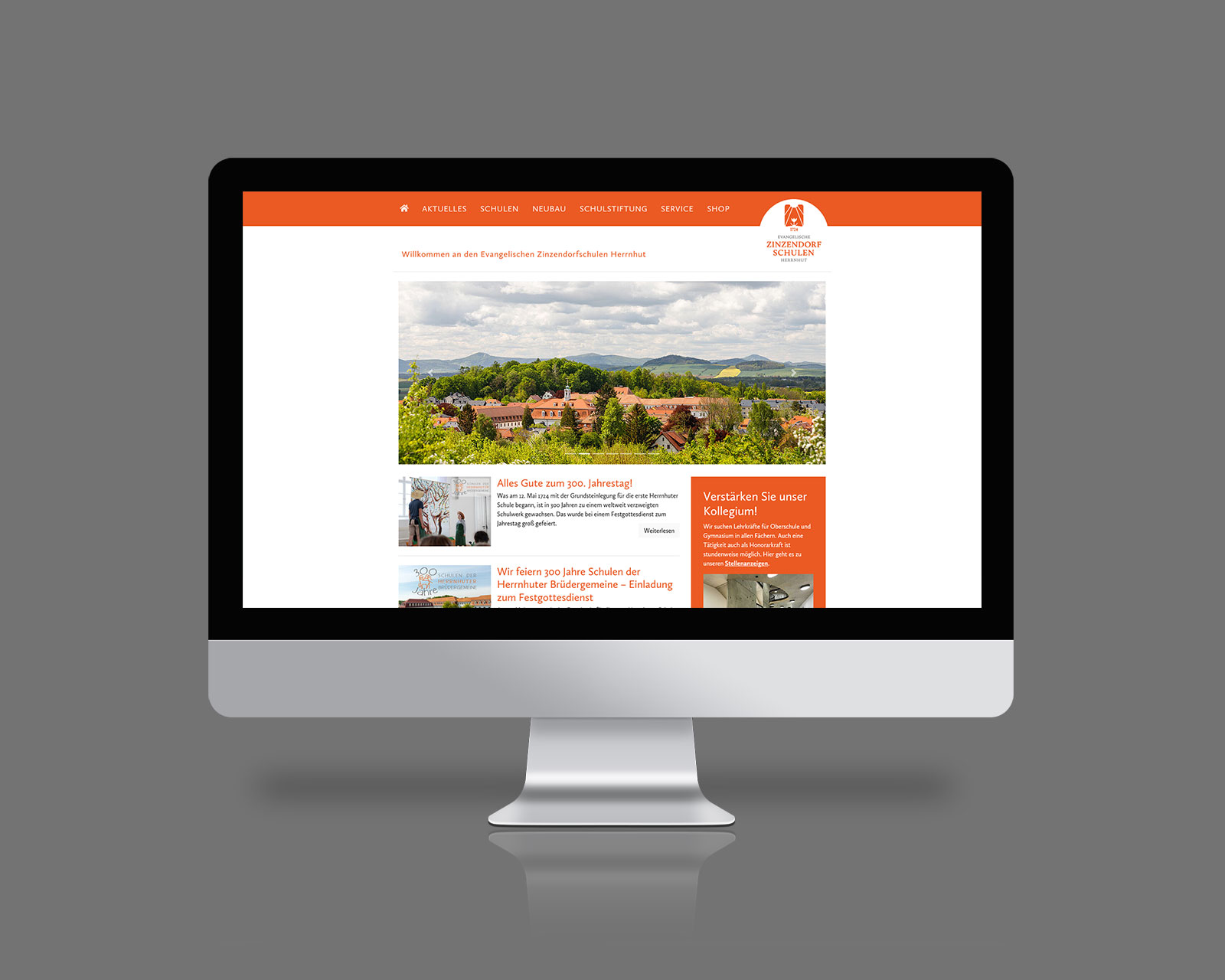 Desktop-Monitor zeigt Website der EZSH