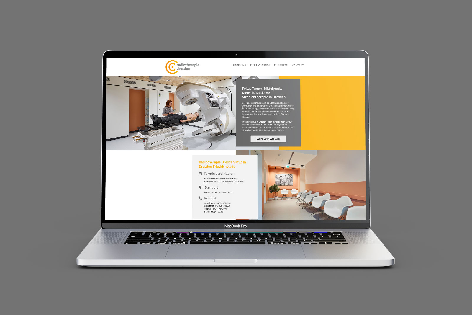 Laptop zeigt Website von Radiotherapie Dresden